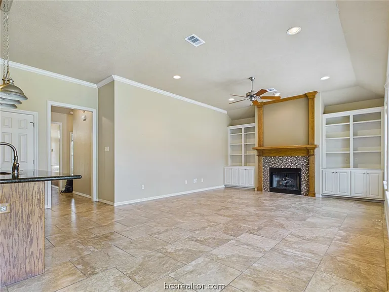2305 Kendal Green Cir — Photo 11