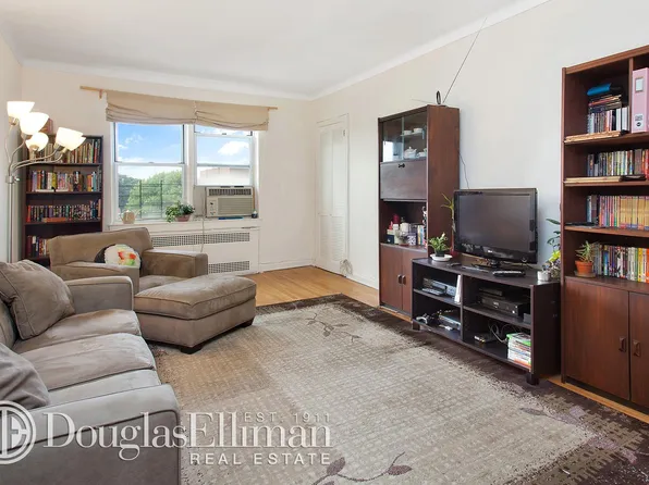 920 East 17th Street image 1 of 8