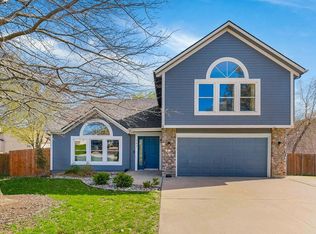 205 Thomas Pl, Louisburg, KS 66053