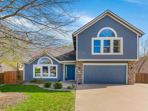 205 Thomas Pl, Louisburg, KS 66053