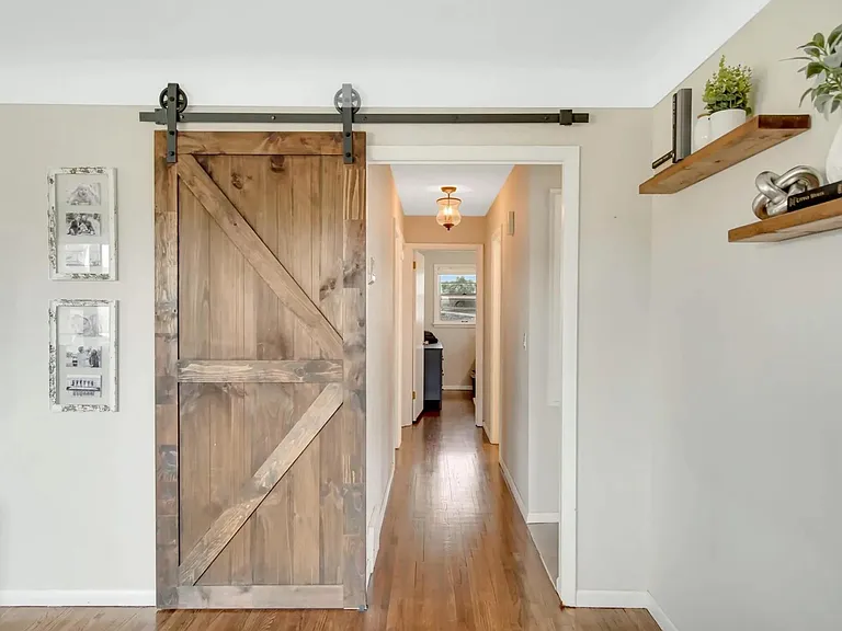 3304 Webster Ave S — Photo 5
