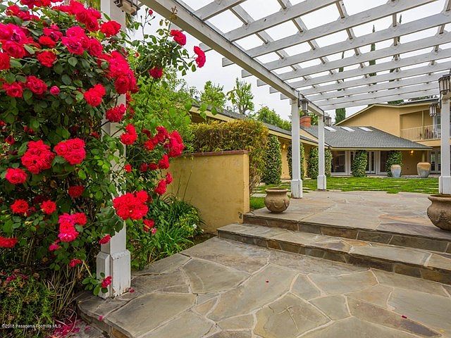 3210 Lombardy Rd Pasadena CA-large-028-5