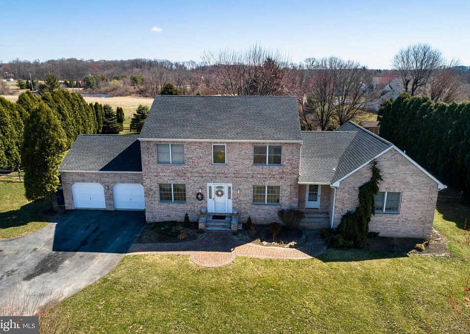 1st image of 223 Creeks Bend Dr