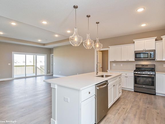 3rd image of 55 SE Pembrooke Ln