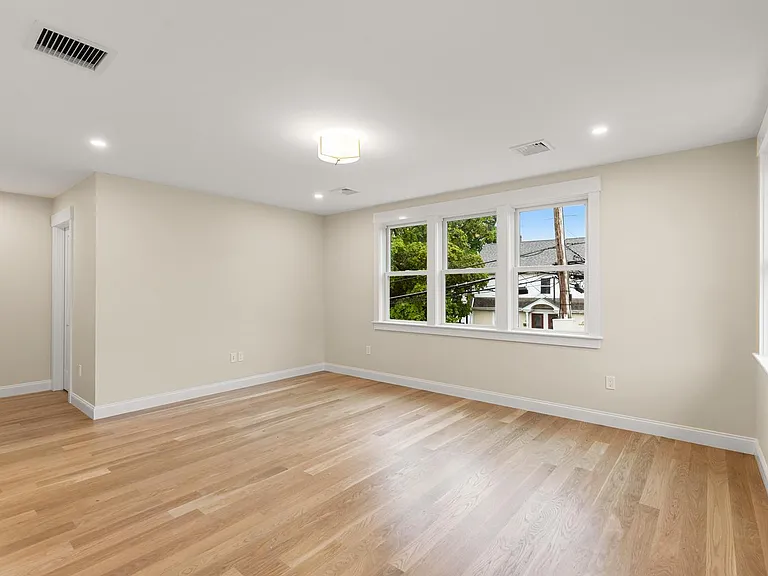 45 Maplewood St #45 — Photo 23