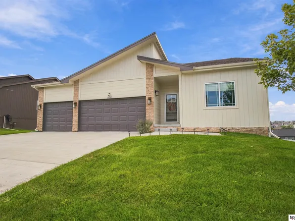 11952 S 107th Ave, Papillion, NE 68046
