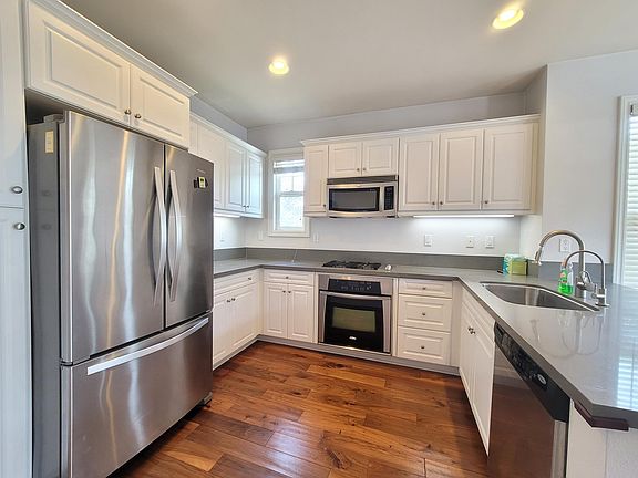 5th image of 1800 Oak St Unit 626
