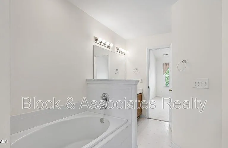 304 Nottinghill Walk — Photo 15