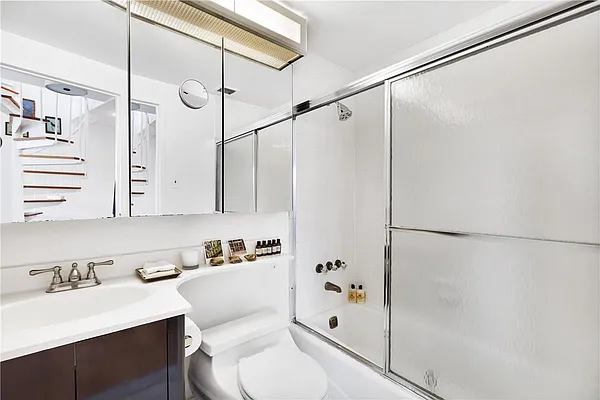 Rented by William Raveis Real Estate | media 8