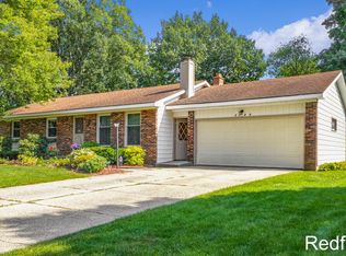 2120 Timberlane Dr, Jenison, MI 49428