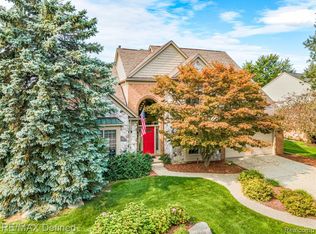 1703 Devonwood Dr, Rochester Hills, MI 48306