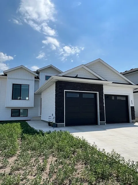 484 Woolf Bend, Saskatoon Lower Suite | 2 Bedrooms | 1 Bathroom — Photo 1