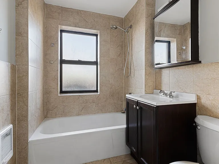 The Legacy HB at Clarendon Park — Photo 6