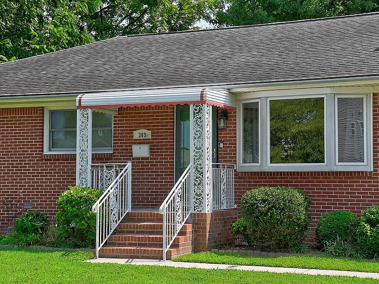 309 Beck St — Photo 46