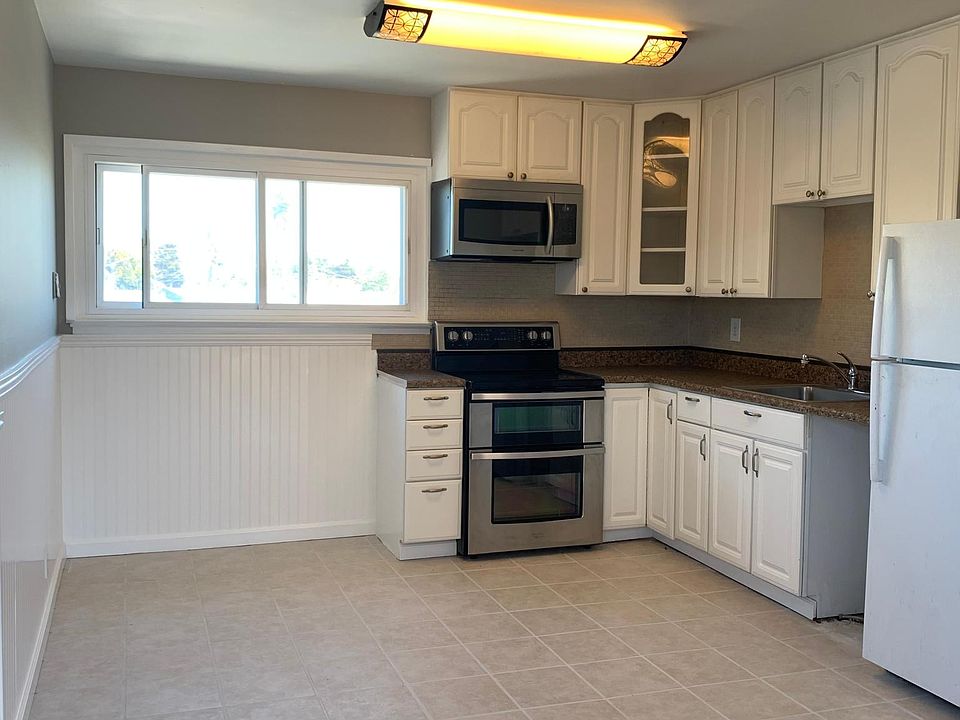 1st image of 554 1st Ave #2