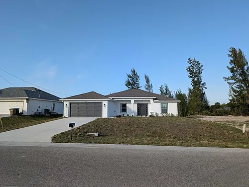 3614 NE 9th Pl Photo 1