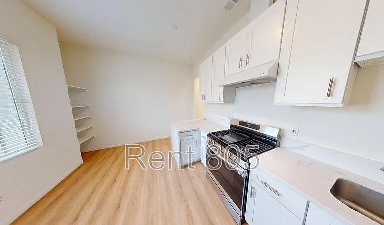 525 Eureka Dr — Photo 3