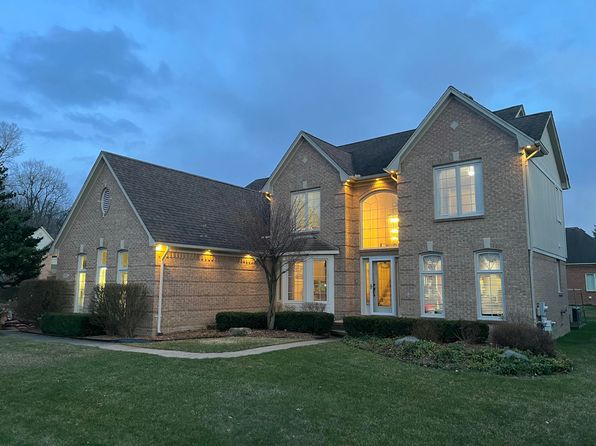19528 Norway Pine Dr, Macomb, MI 48044