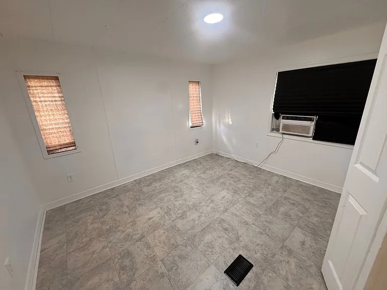 1137 S Christiana Ave — Photo 10