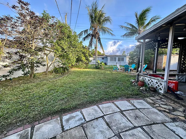 7000 SW 11th St — Photo 42