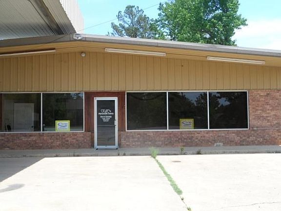 2nd image of 1302 N Park Dr