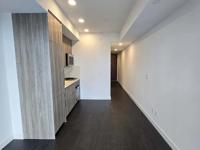 18 Esther Shiner Blvd #1507 — Photo 6