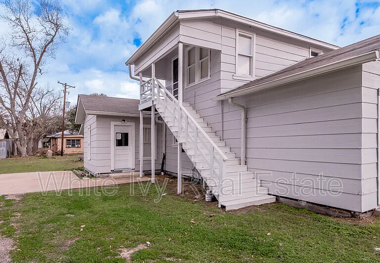 200 W Caroline St #B — Photo 3