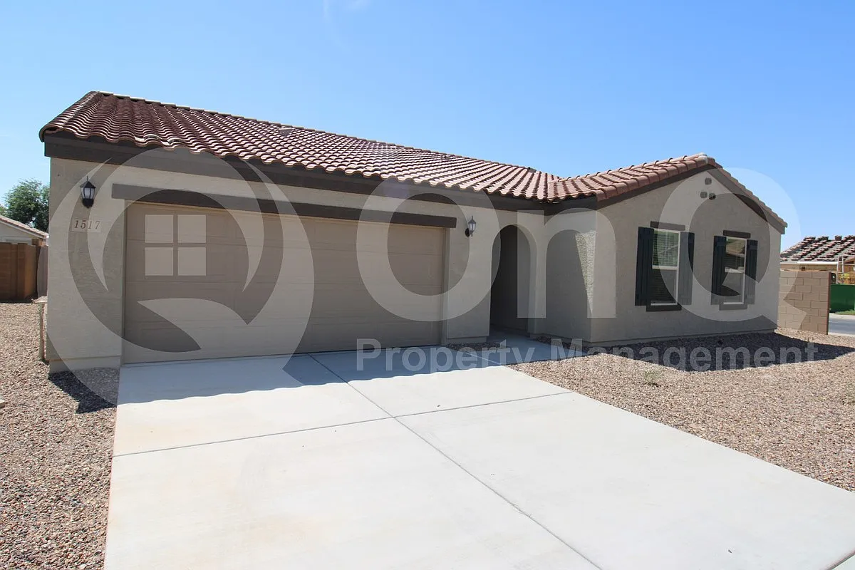 4 bed, 2.0 bath, 2096 sqft, $1,950 — Photo 3