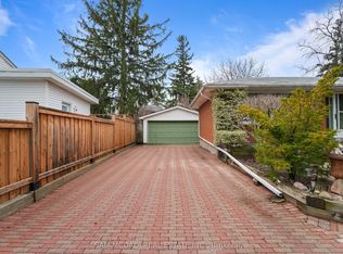 2470 Meadowood Cres, Oakville, ON L6L1V6