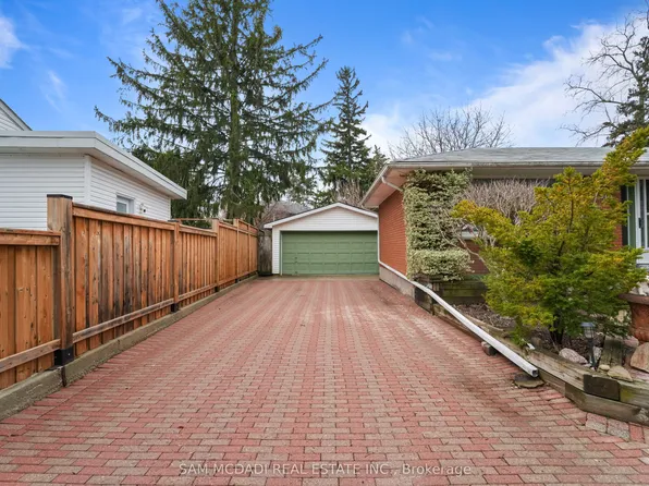 2470 Meadowood Cres, Oakville, ON L6L 1V6