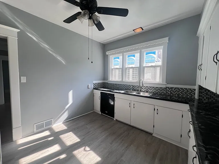 1242 Wealthy St SE — Photo 12