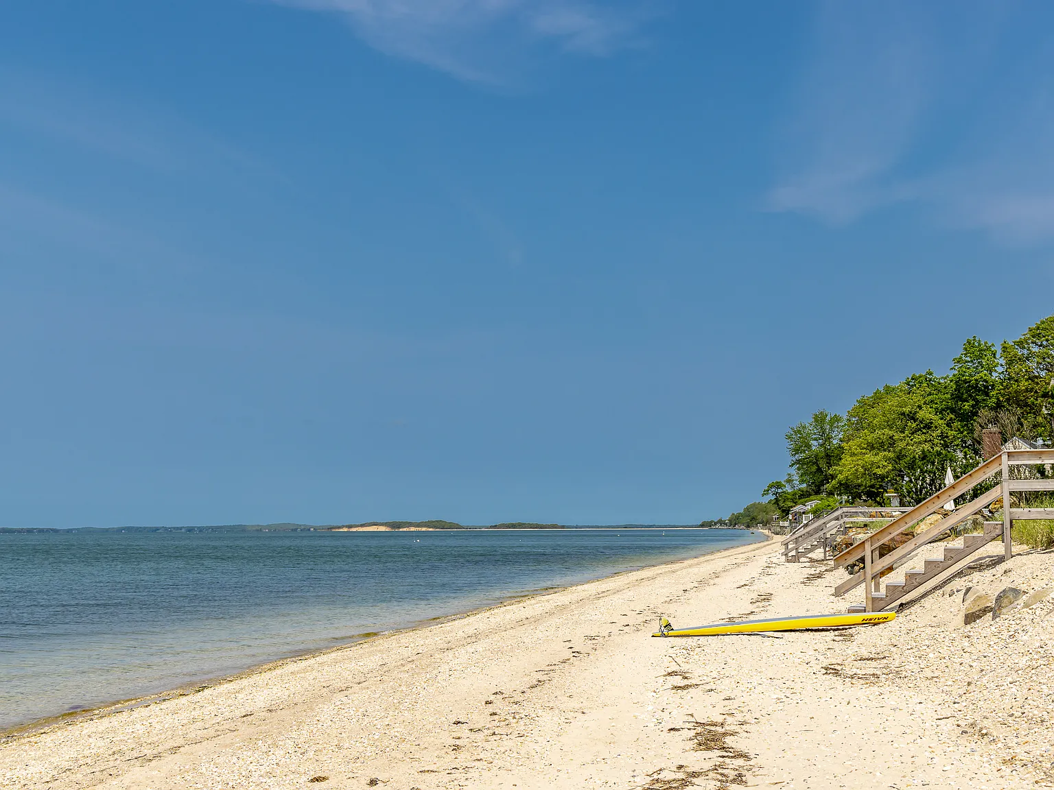 Waterfront Oasis with Private Beach Access — Photo 3