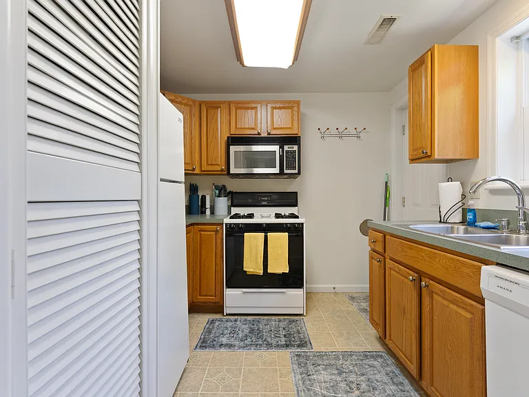 1115 Winchester St #D — Photo 19