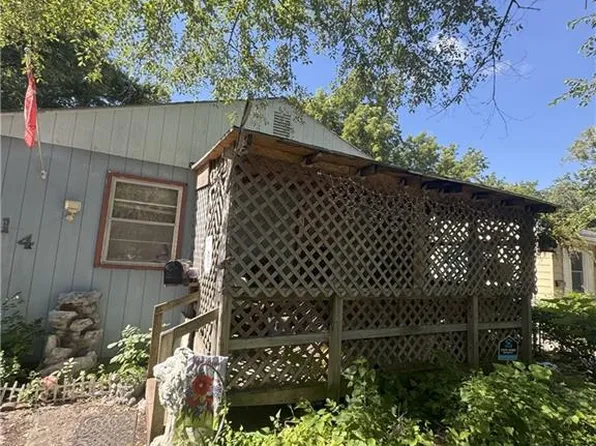 314 W Insley Ave, Bonner Springs, KS 66012