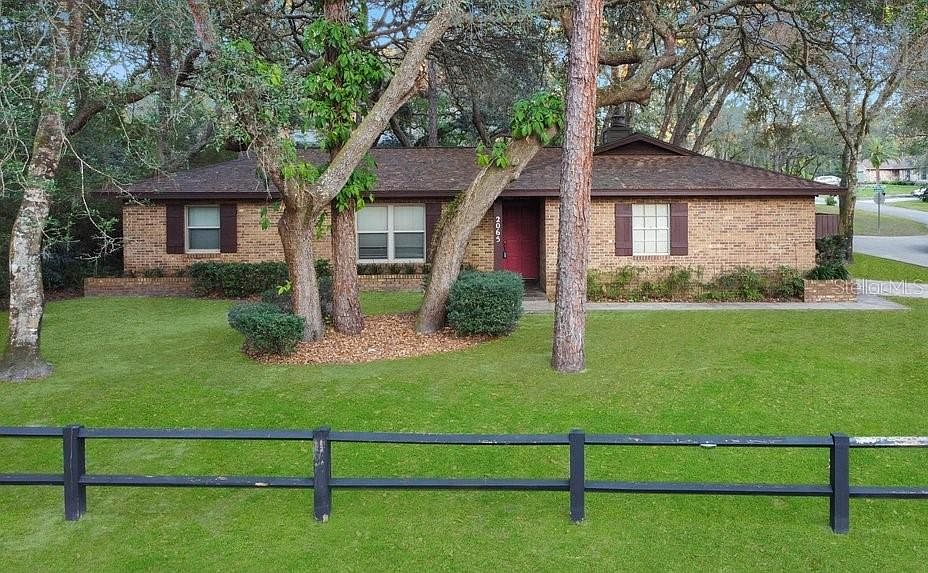1st image of 2065 Stratford Dr