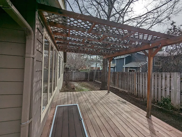 1147 NE Viking Ct — Photo 26