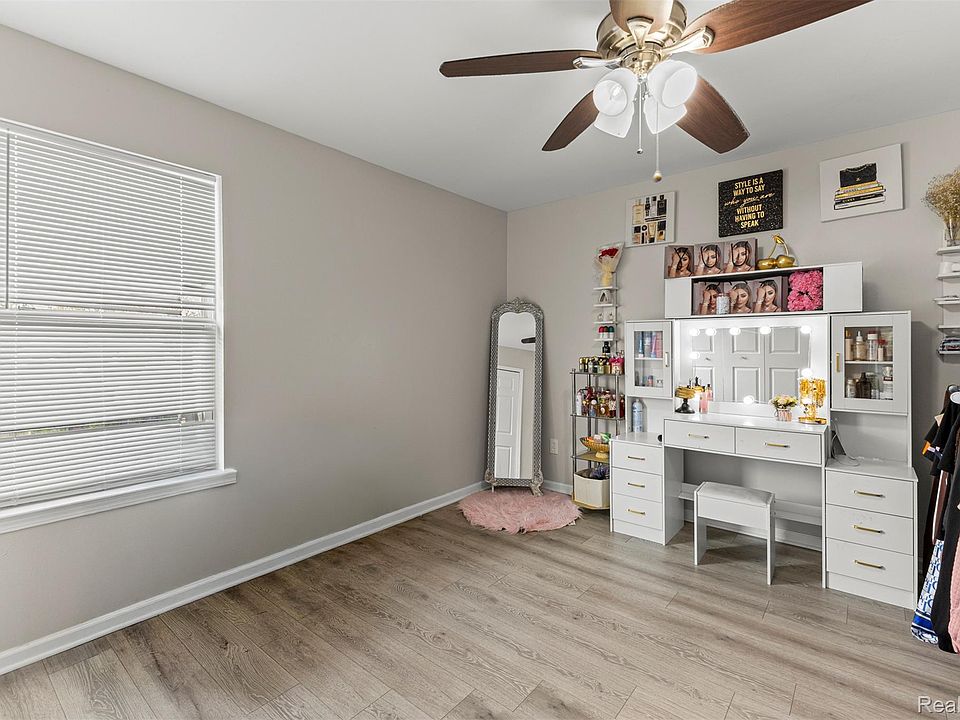 28215 Hillsbriar Dr, photo 26