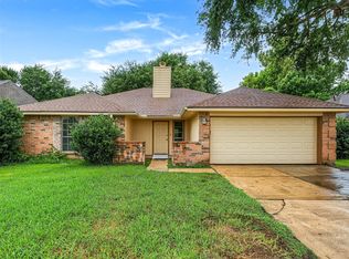 15818 Castorglen Dr, Webster, TX 77598
