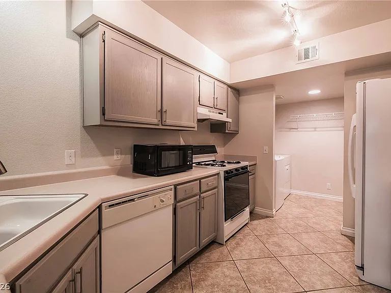 2815 Dawn Crossing Dr — Photo 7