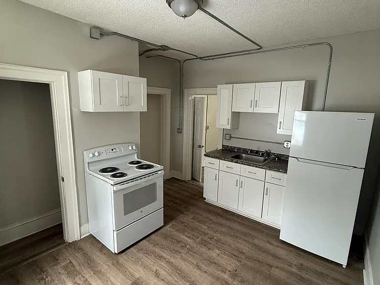 524 Sunapee St #3 — Photo 10