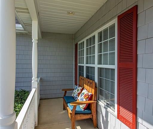 3rd image of 137 Saint Charles Pl