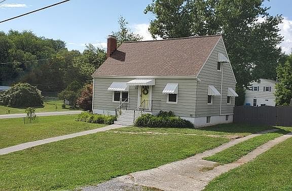 2nd image of 2804 Richard Ave NE