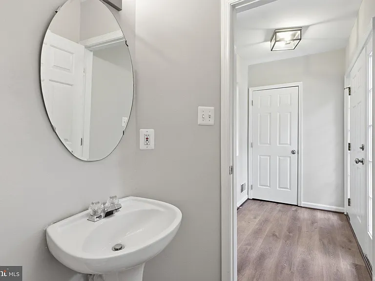 986 Harrison Cir — Photo 3