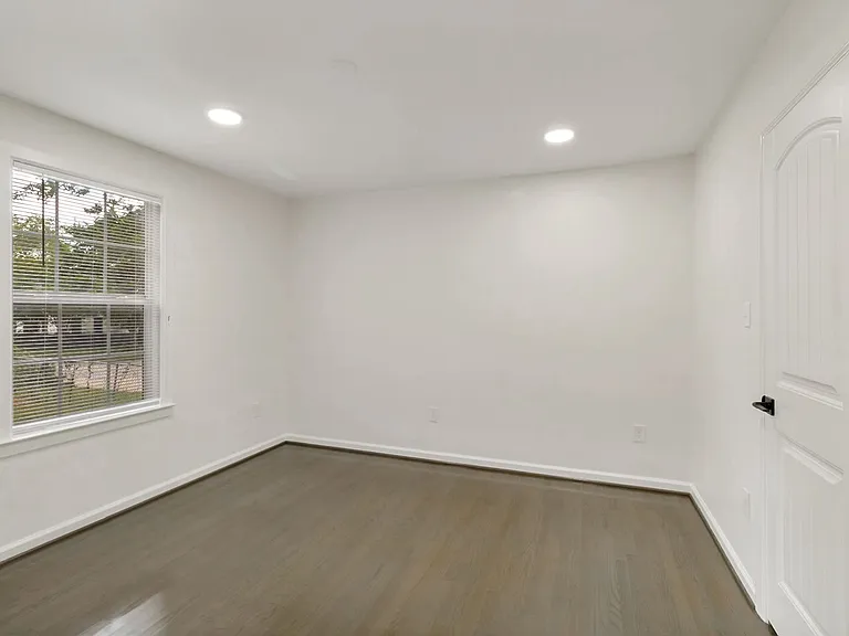 6502 Howard Ave — Photo 1