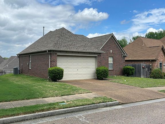 3rd image of 5684 Tulip Hill Dr