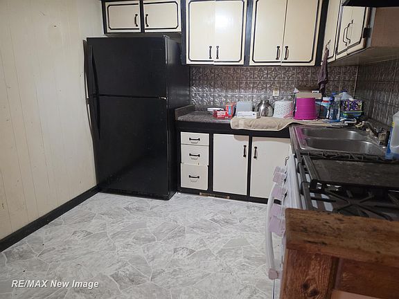 5th image of 2502 S 24th St