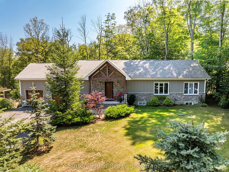 1st image of 90 Graham Cres