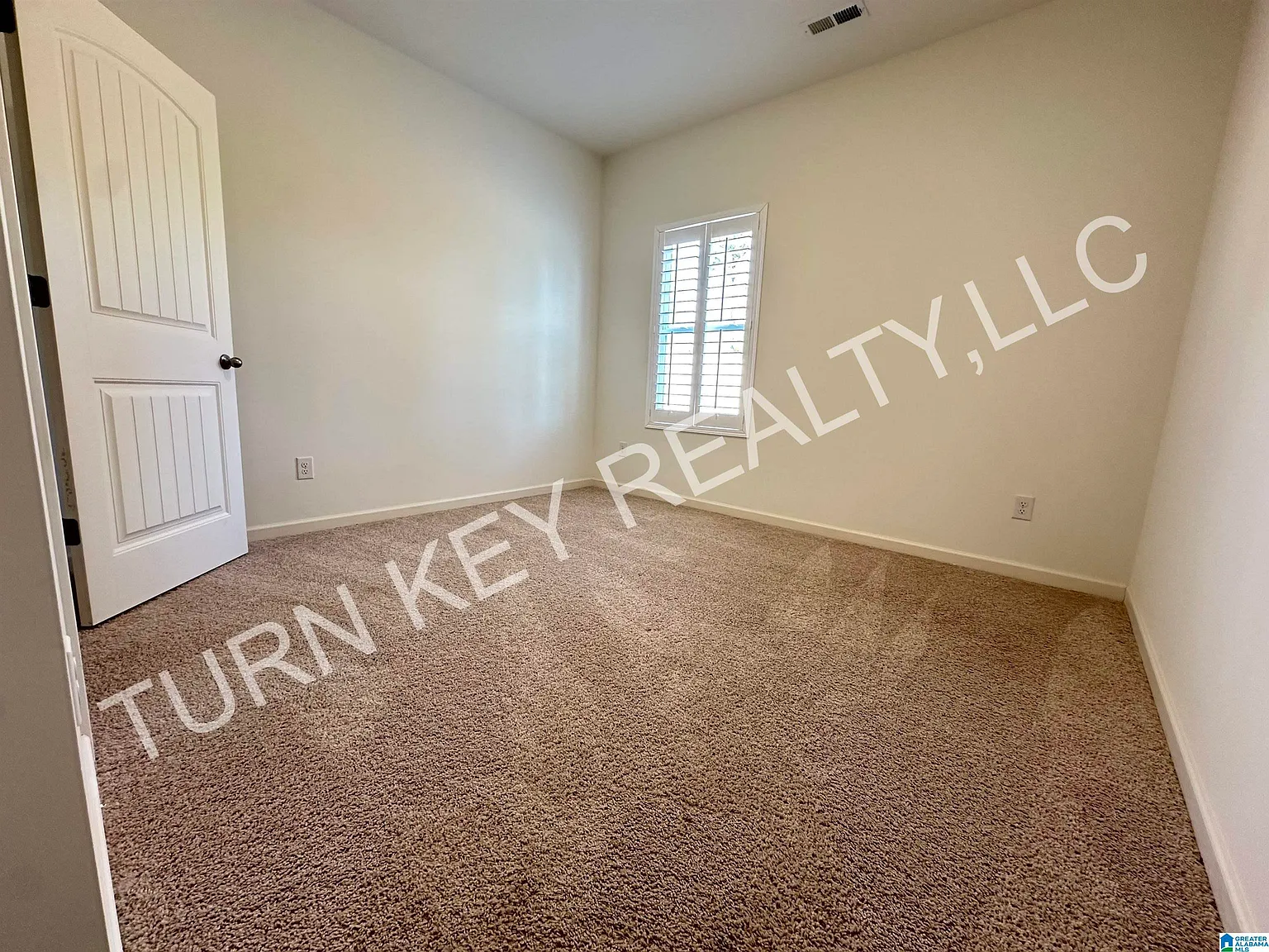 5 bed, 3.0 bath, $2,200 — Photo 2