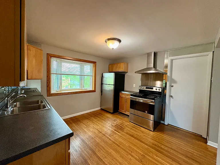 312 Victoria Blvd — Photo 7