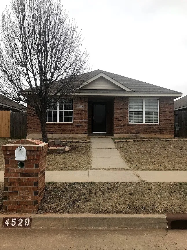 3 bed, 1251 sqft, $1,395 — Photo 1